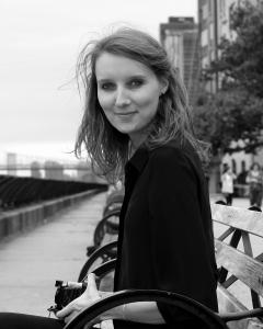 Dr Elisa deCourcy